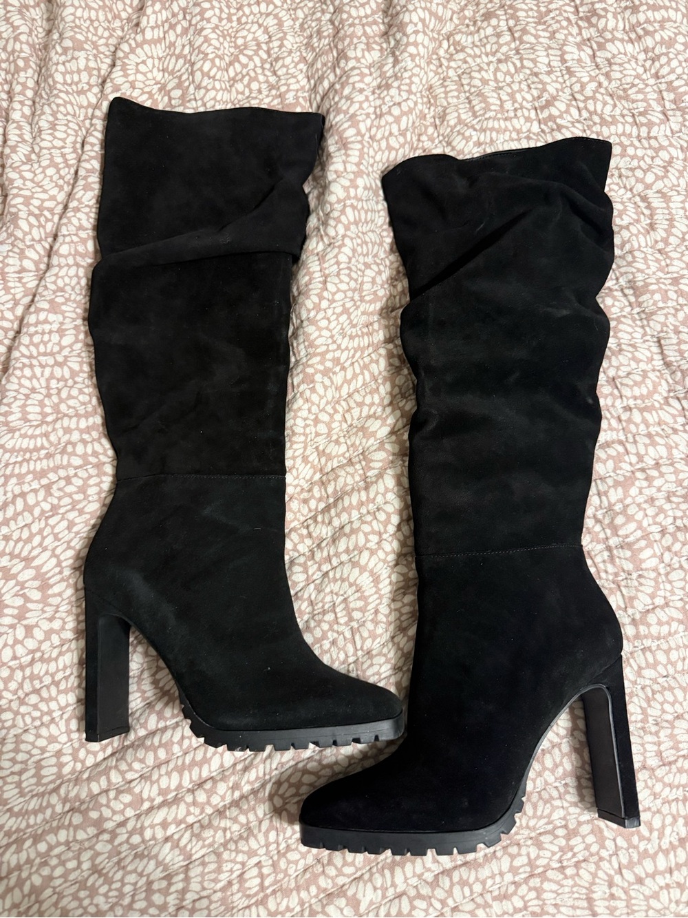Jennifer Lopez (JLo)
"Jaylee" Black Suede  Boots. Size 7 1/2